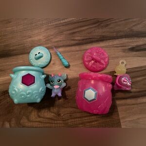 Set of 2 Magic Mixie cauldrons and accessories